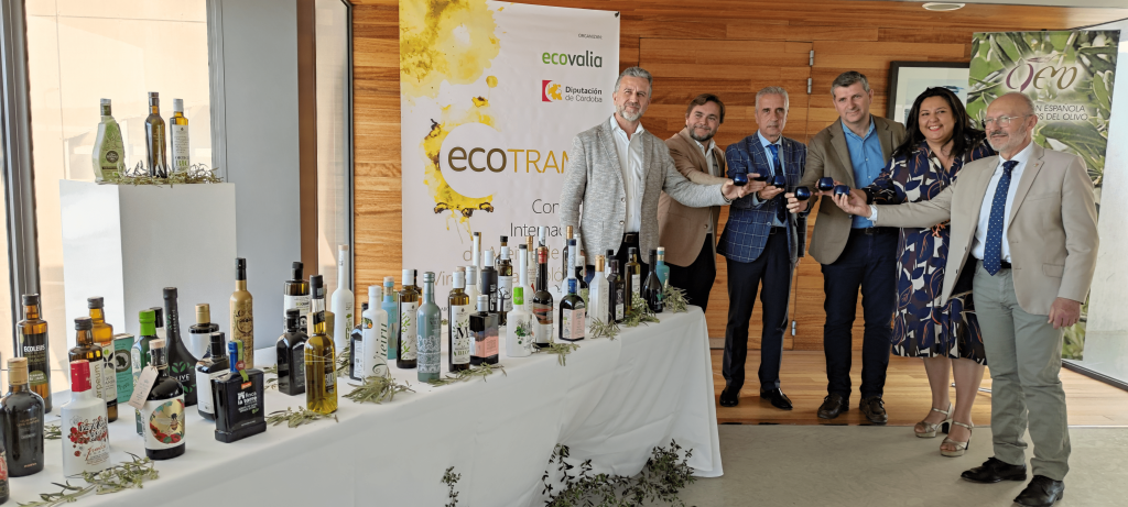 Autoridades en cata-concurso de EcoTrama 2023, premios a los aceites de oliva ecológicos.